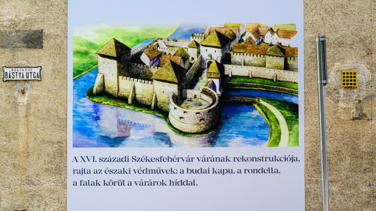 7. Keep the track of the late royal castle (Országzászló square)