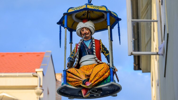 Basa utca cégérei
