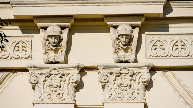 Brein-féle tornyos ház, Vörösmarty tér
