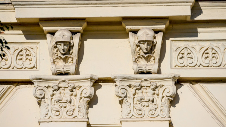 Brein-style Tower House, Vörösmarty square