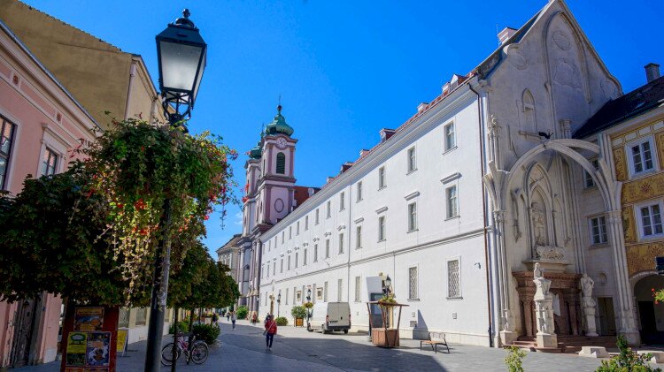 Fő Street 