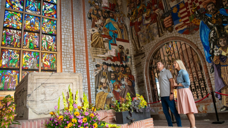 Koronázó Bazilika Romkertje – Nemzeti Emlékhely