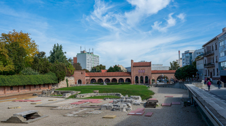 Koronázó Bazilika Romkertje – Nemzeti Emlékhely