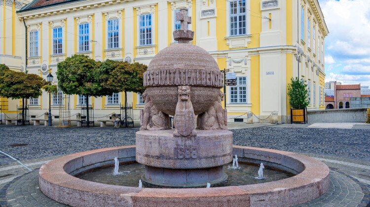 Országalma, Városház tér