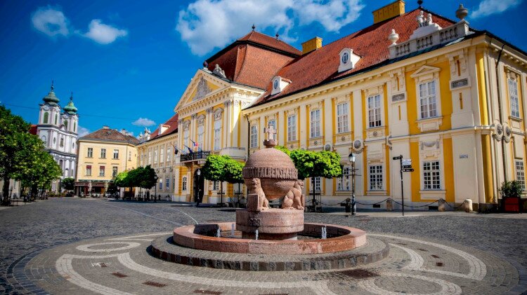 Országalma, Városház tér