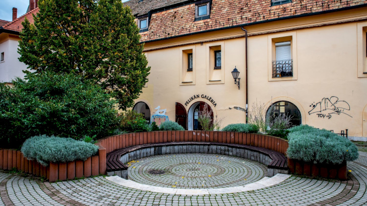 Pelikán Court and Gallery