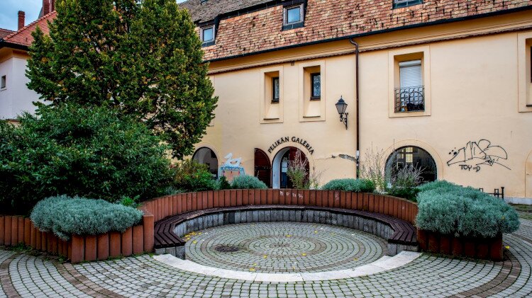 Pelikán Court and Gallery
