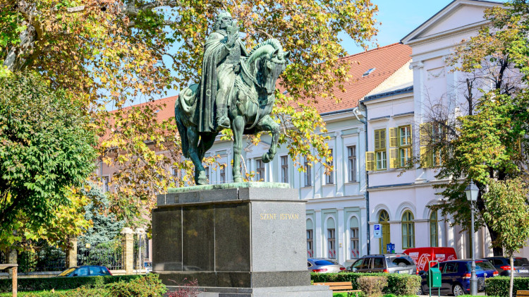 Szent István király szobra