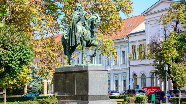 Szent István király szobra