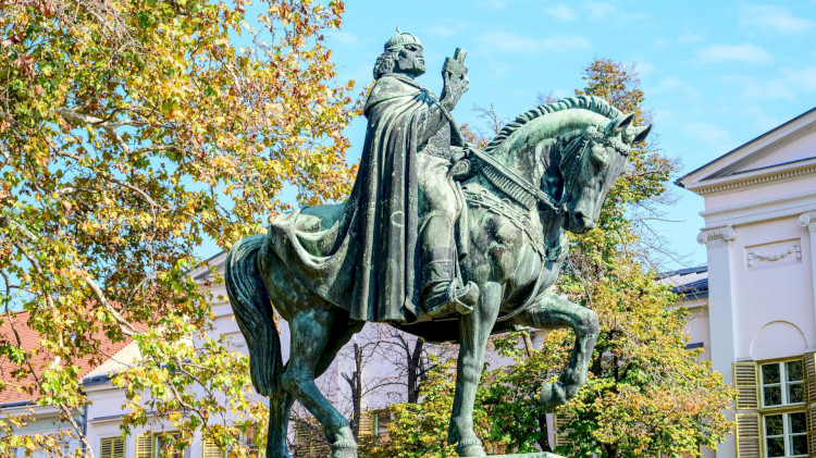 Szent István Lovas szobra