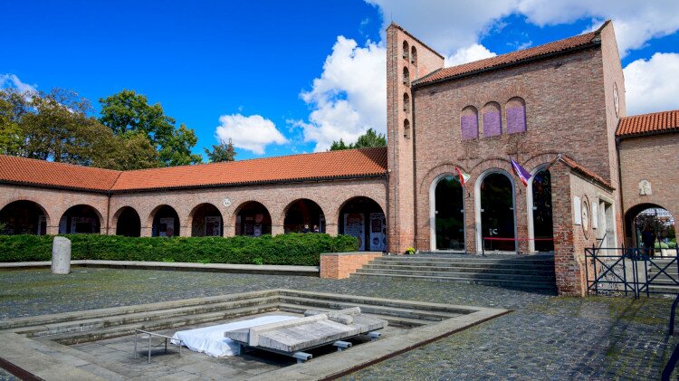 13.	Mausoleum, National Memorial Place