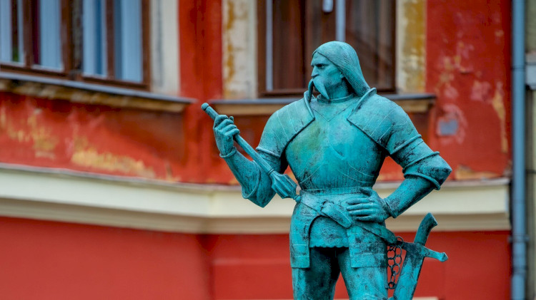 Varkocs György statue