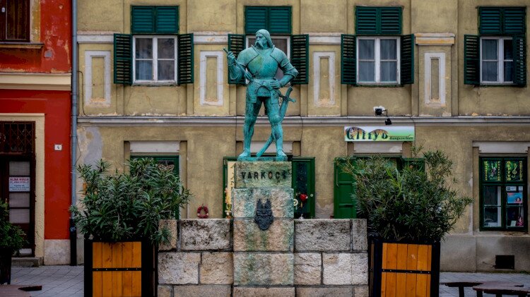Constable György Varkocs Statue