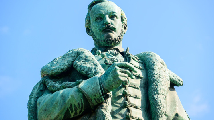 Vörösmarty Mihály szobra